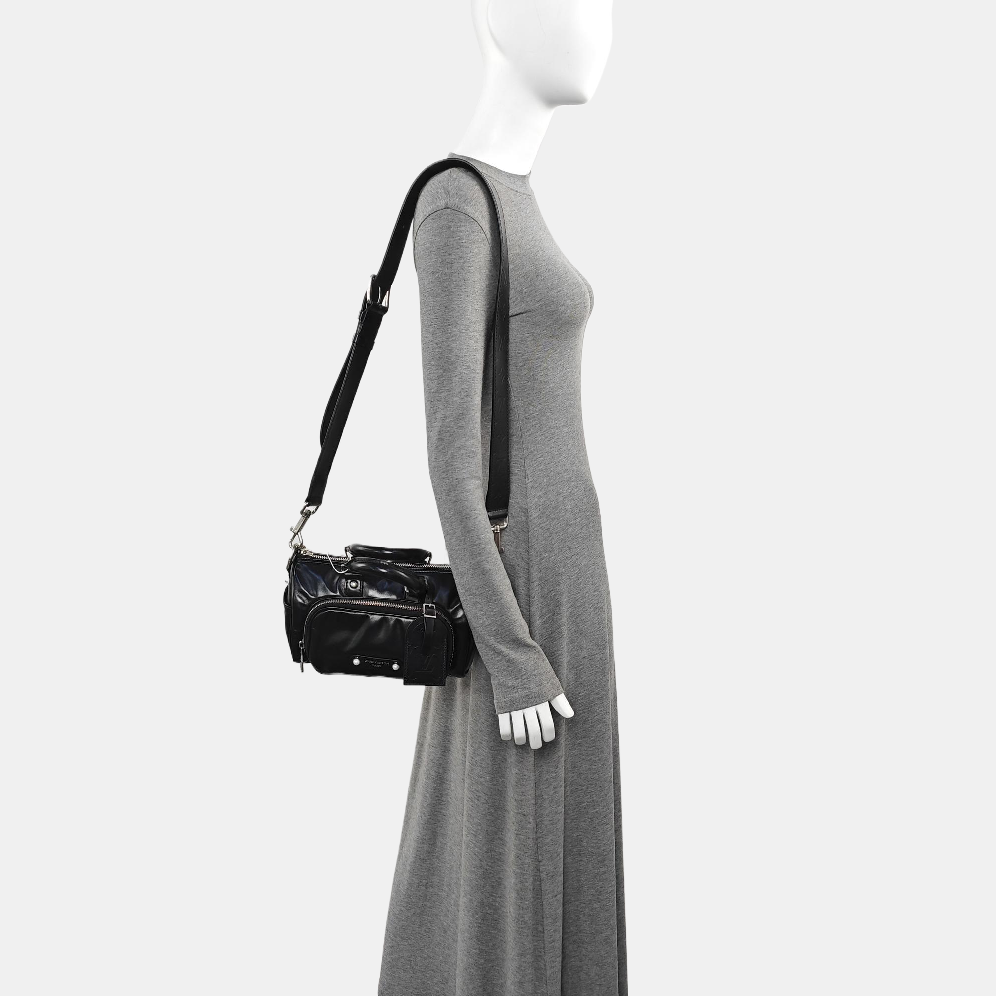 Calfskin Shoulder Bag 25 Black