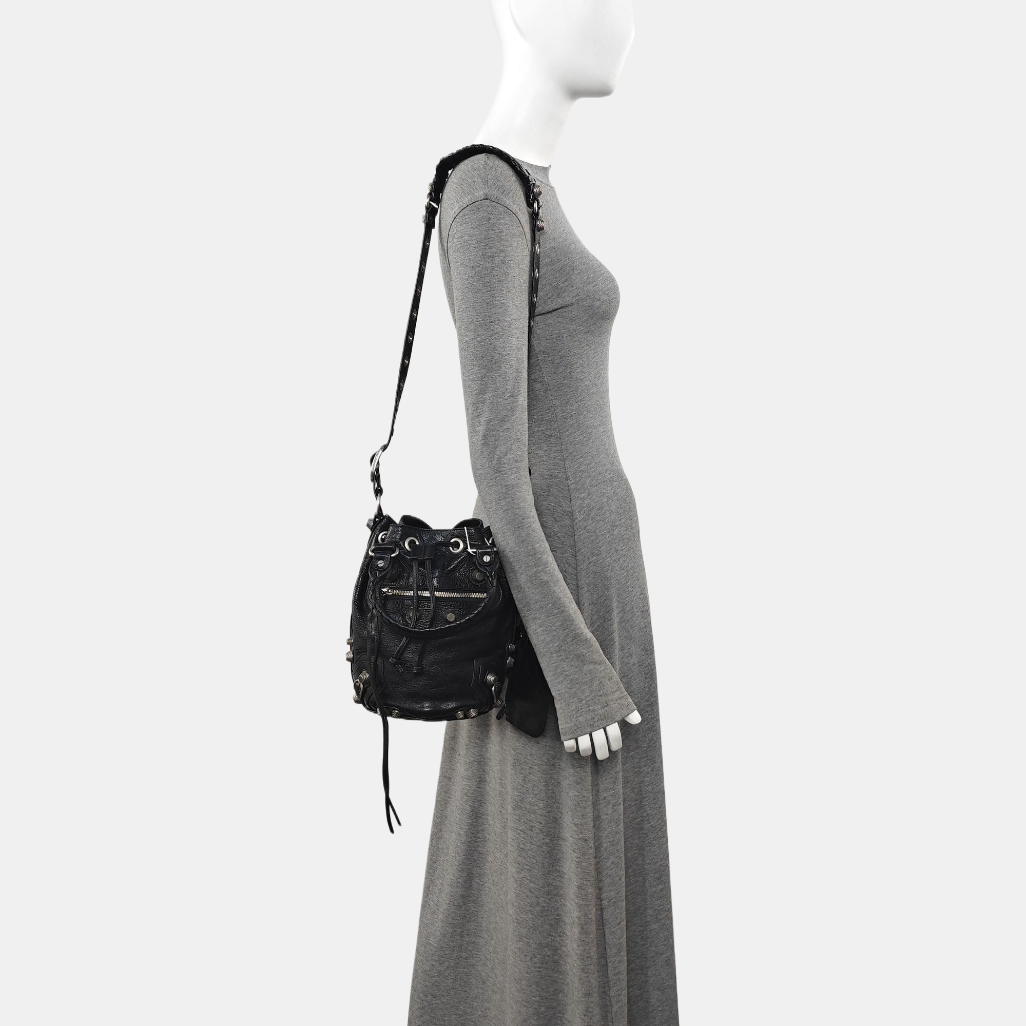 Pompon Bag Calfskin Black
