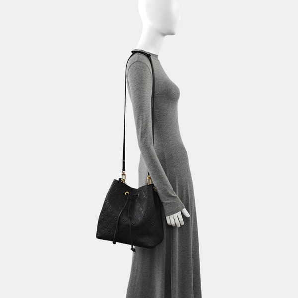 NÉONOÉ MM Calfskin Black