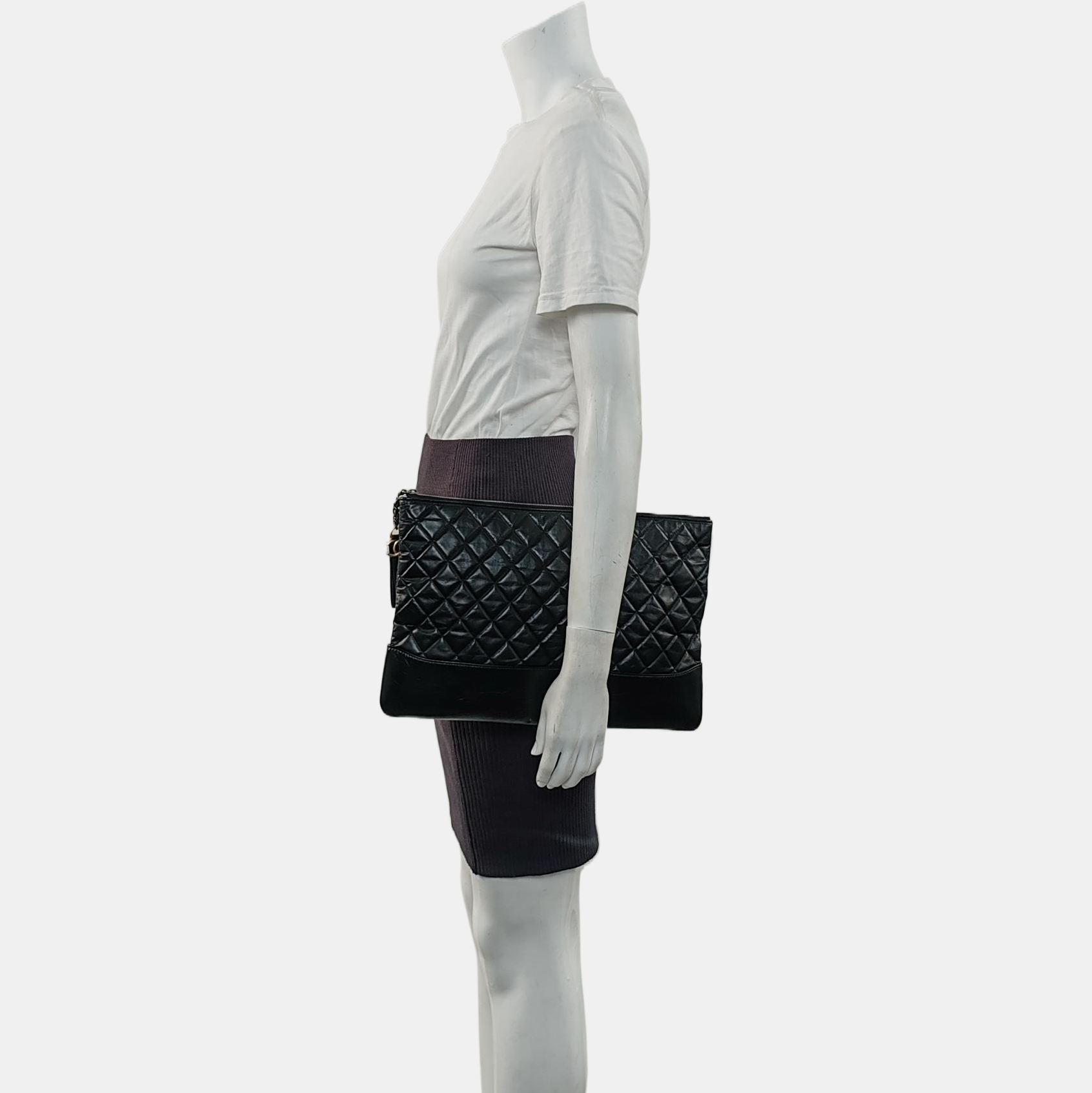 Authenticated pre-owned  GABRIELLE Large Quilted Calfskin Black - Clutch at Looply