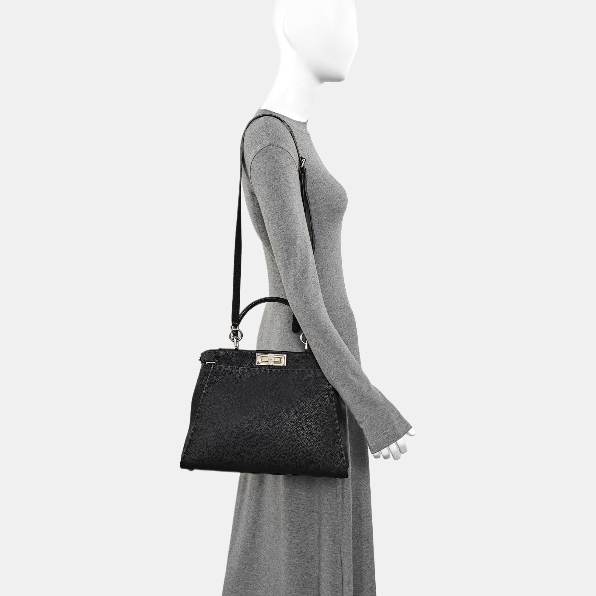 Peekaboo  Essential Medium Calfskin Black