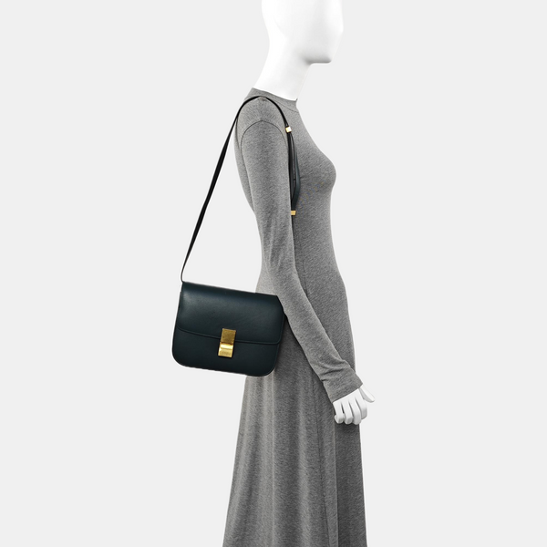 Authenticated pre-owned  CLASSIC BOX Medium Calfskin Green - Shoulder Bag at Looply