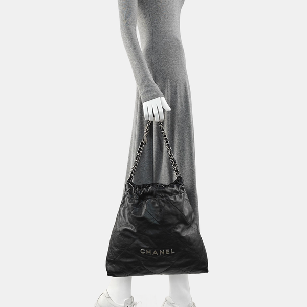 CHANEL 22 Medium Quilted Calfskin Black