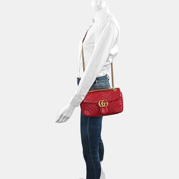 Authenticated pre-owned  GG Marmont Medium Quilted Calfskin Red - Shoulder Bag at Looply