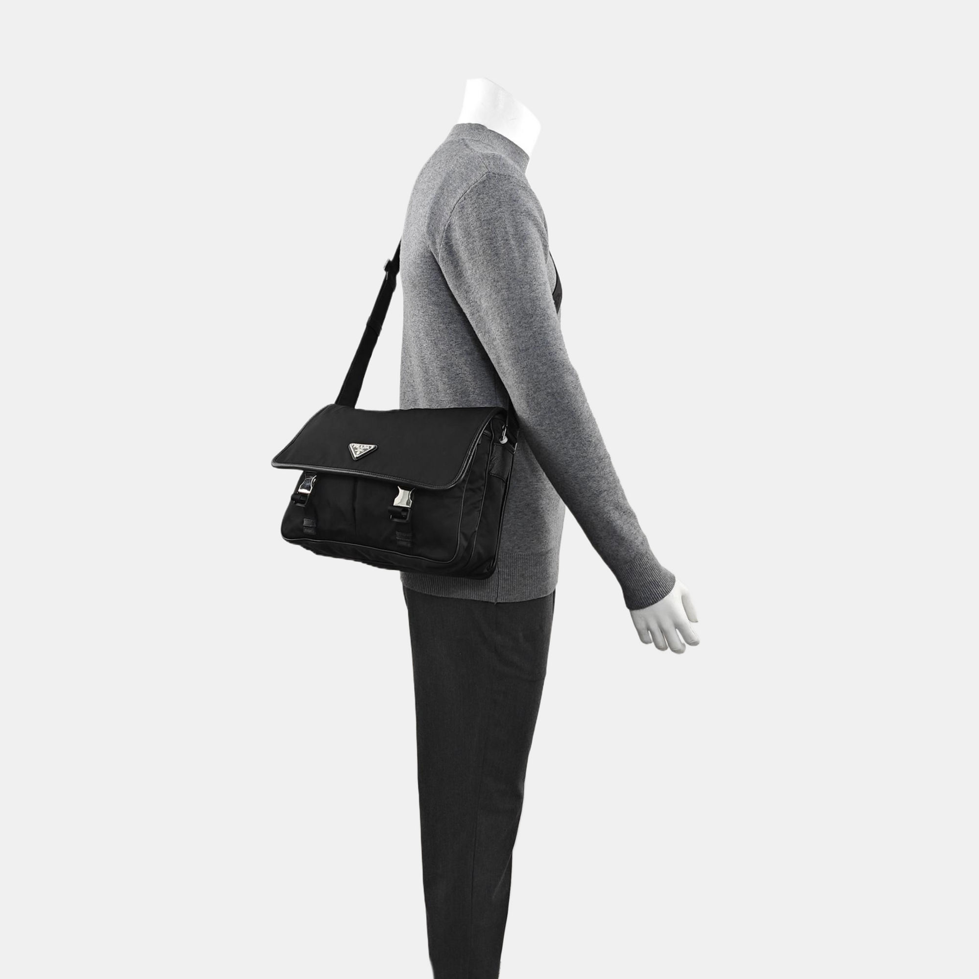 Vela Messenger Bag Fabric Black