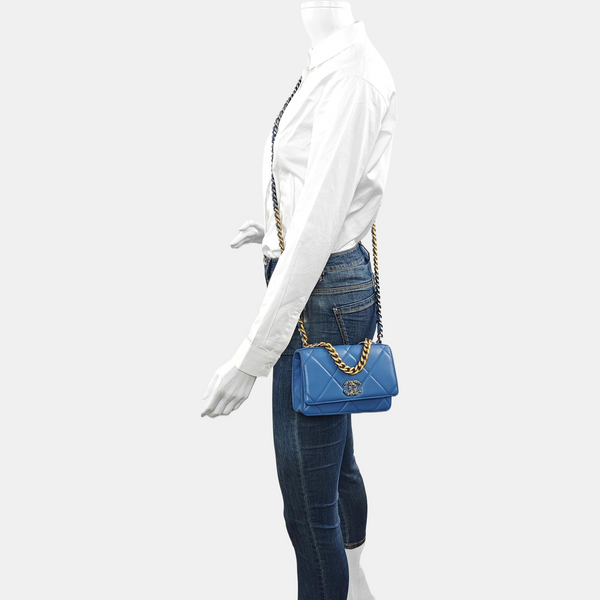 Chanel 19 WOC Piel de Cordero Acolchada Azul
