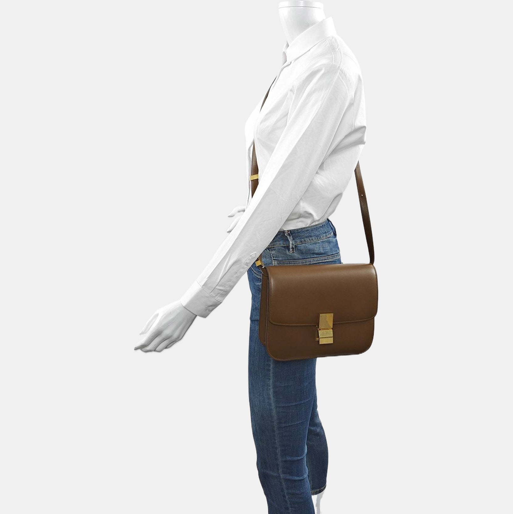 Authenticated pre-owned  CLASSIC BOX Medium Calfskin Brown - Shoulder Bag at Looply