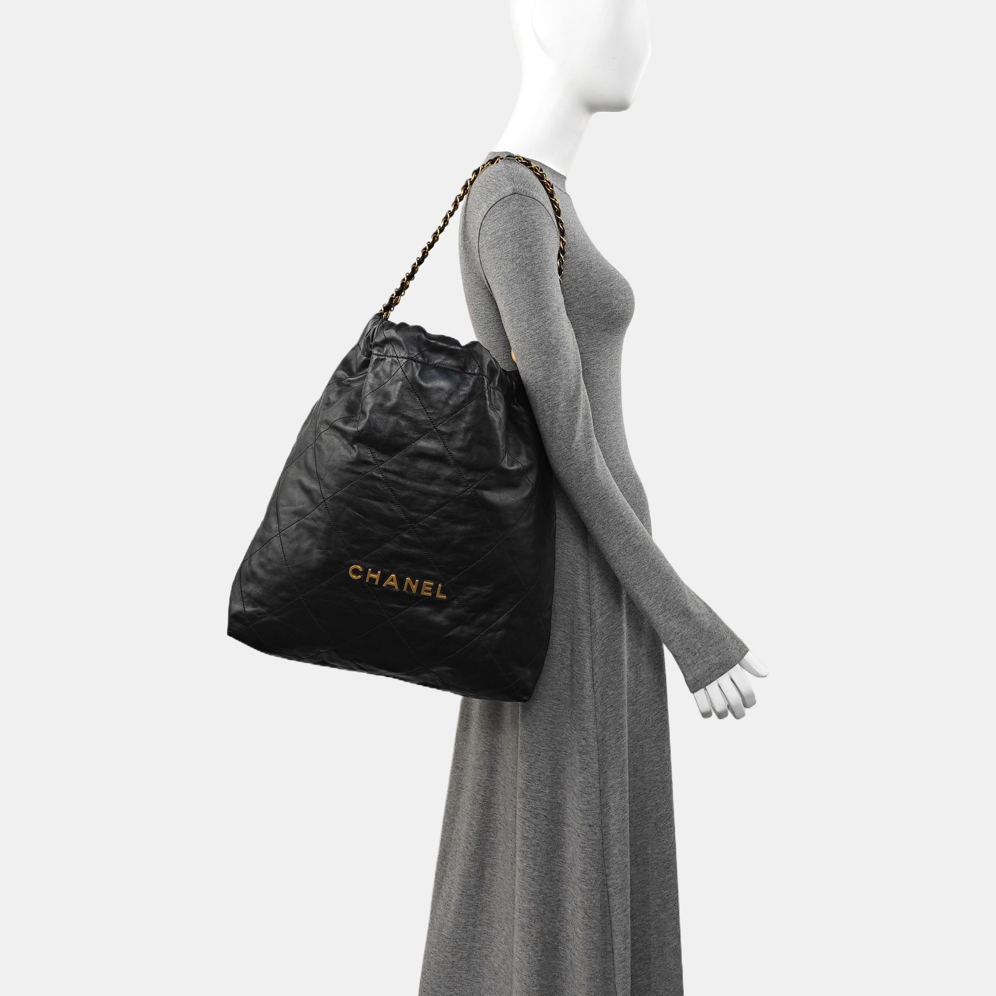 CHANEL 22 Medium Quilted Calfskin Black