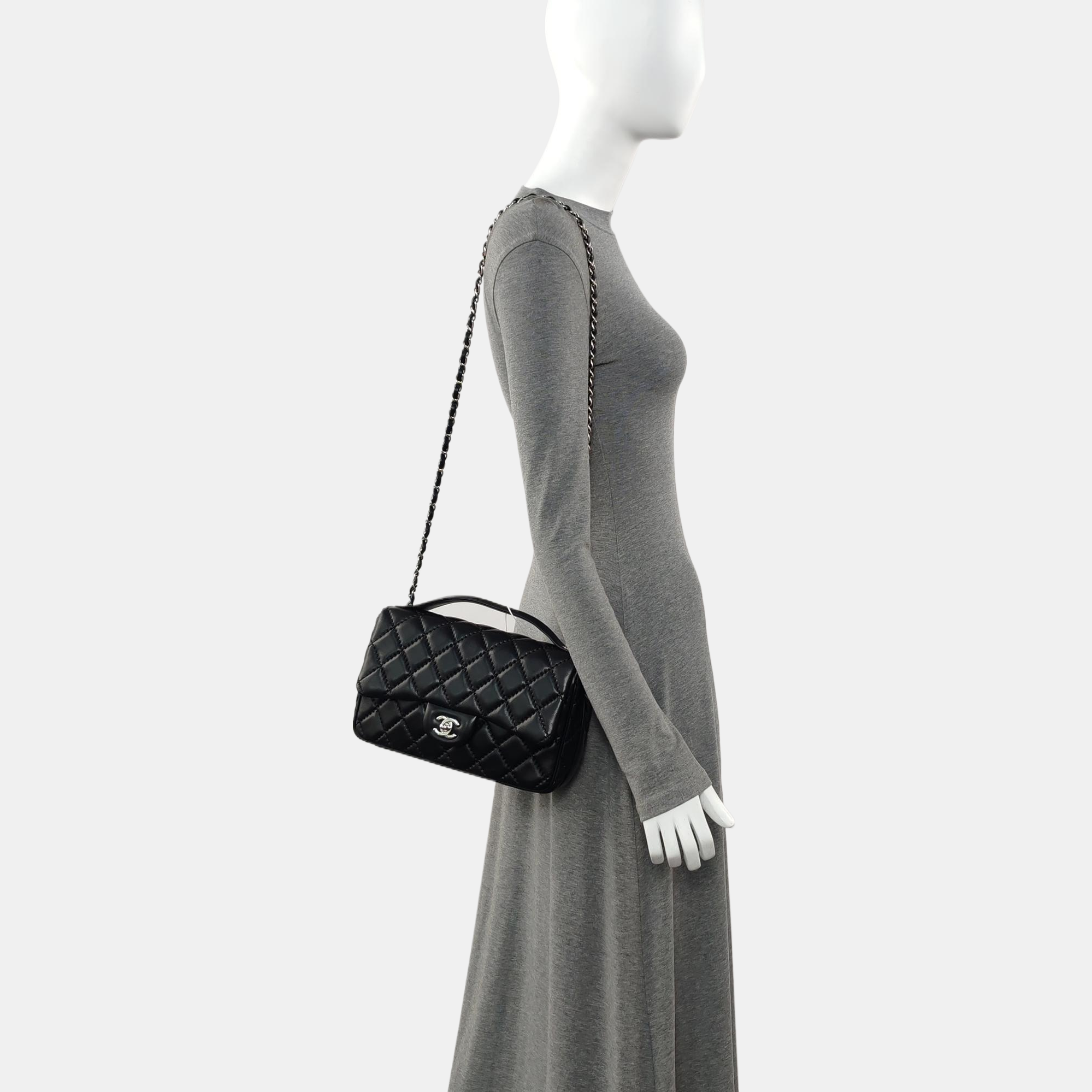 Authenticated pre-owned  CLASSIC FLAP Quilted Lambskin Black - Crossbody Bag at Looply