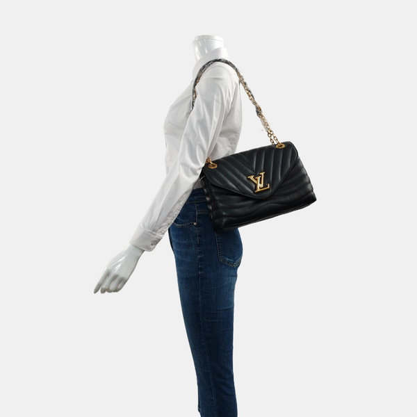 NEW WAVE GM Quilted Calfskin Black