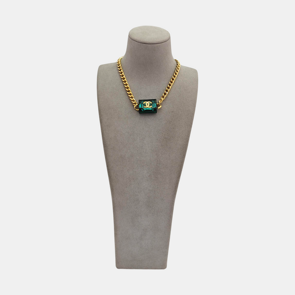 Collar de metal dorado