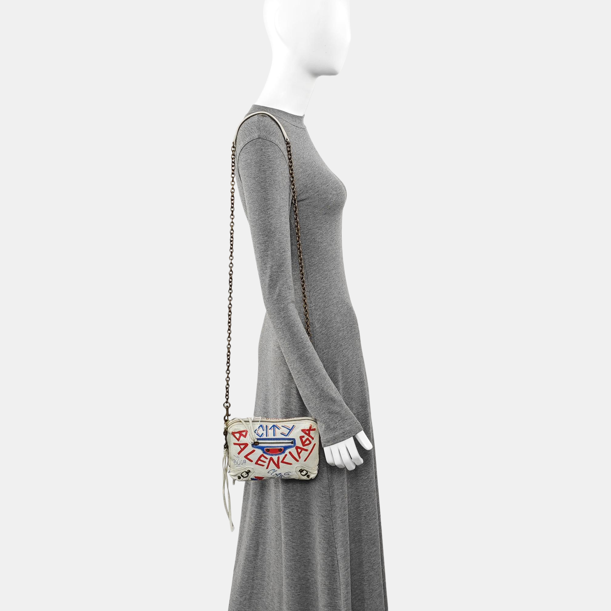 Authenticated pre-owned  Classic City Lambskin White - Shoulder Bag at Looply