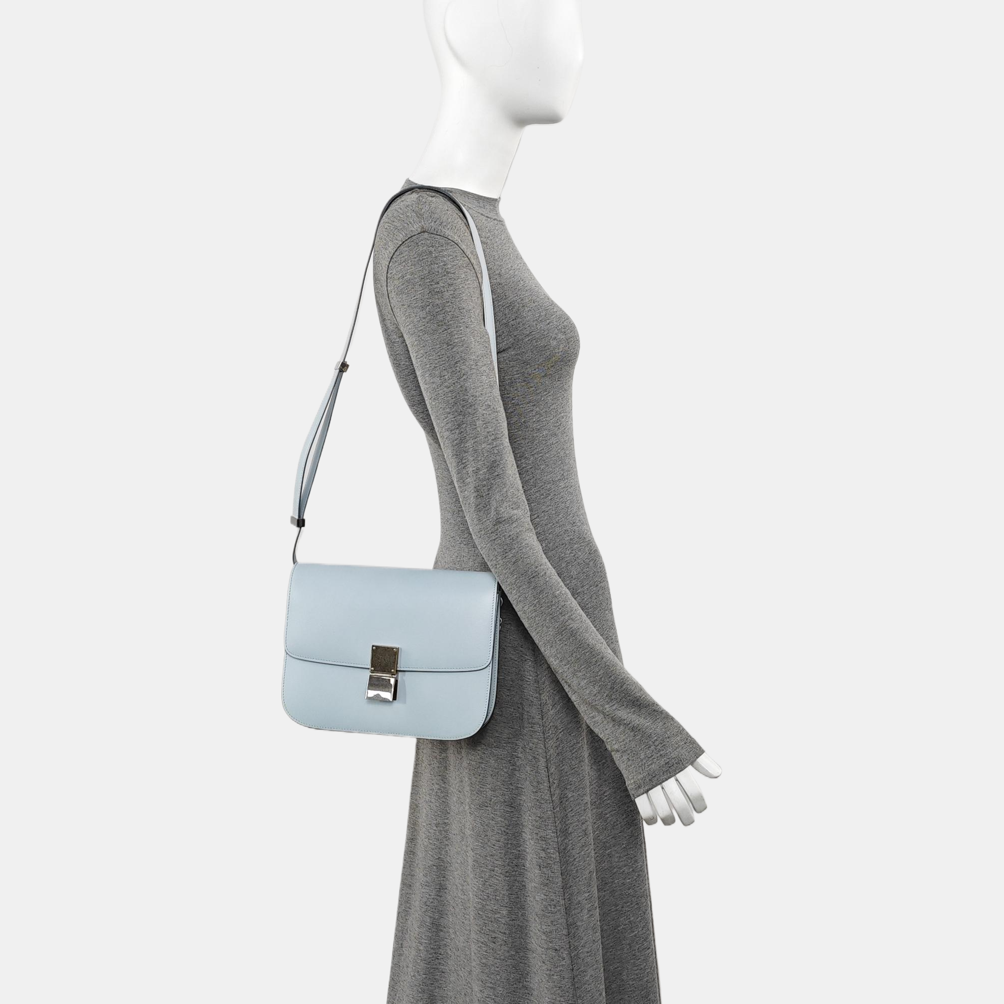 CLASSIC BOX Medium Calfskin Blue