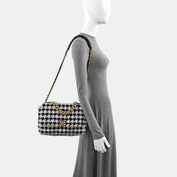 CHANEL 19 Large Quilted Fabric White