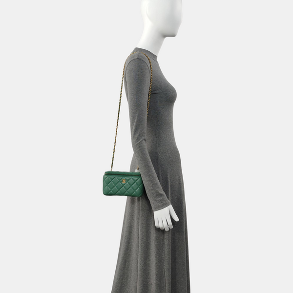 Authenticated pre-owned  VANITY CASE Quilted Lambskin Green - Shoulder Bag at Looply
