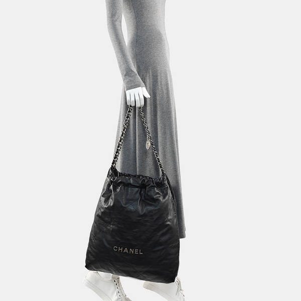 CHANEL 22 Medium Quilted Calfskin Black