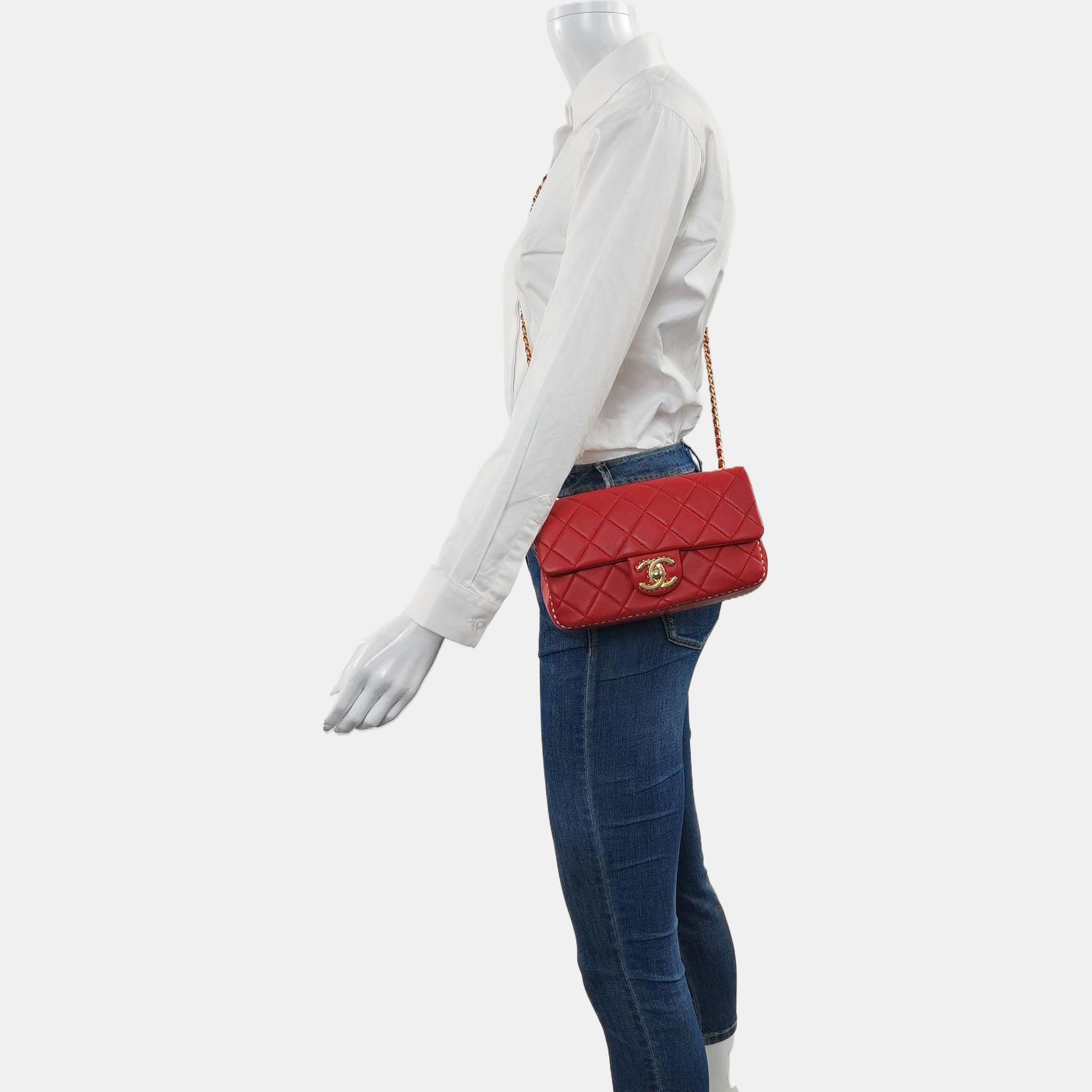 Authenticated pre-owned  CLASSIC FLAP Quilted Lambskin Red - Shoulder Bag at Looply