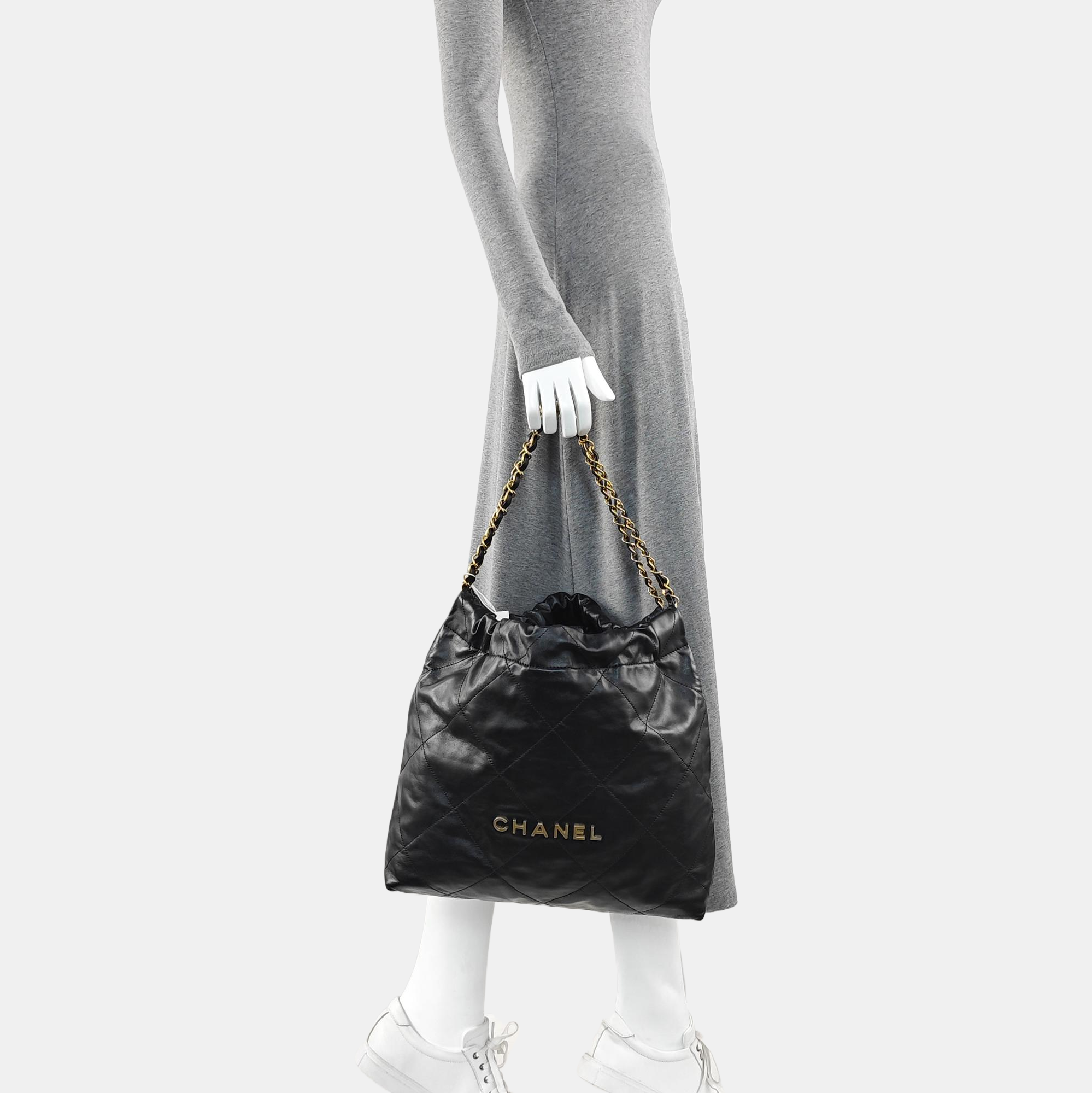 CHANEL 22 Medium Quilted Calfskin Black