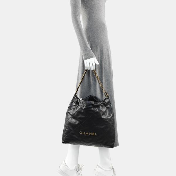 CHANEL 22 Medium Quilted Calfskin Black