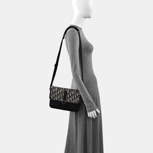 Oblique Canvas Shoulder Bag Black