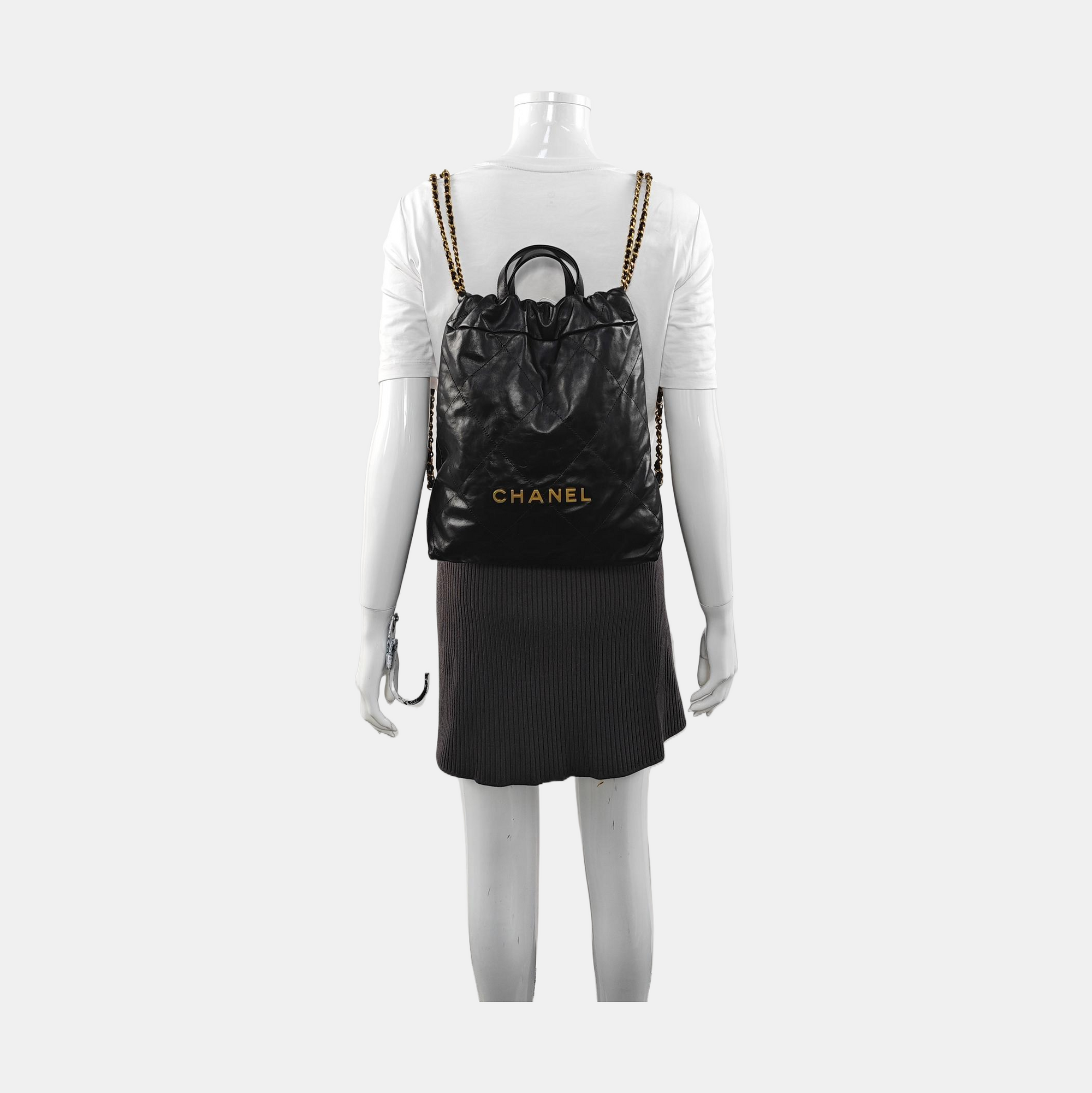 CHANEL 22 Small Quilted Calfskin Black