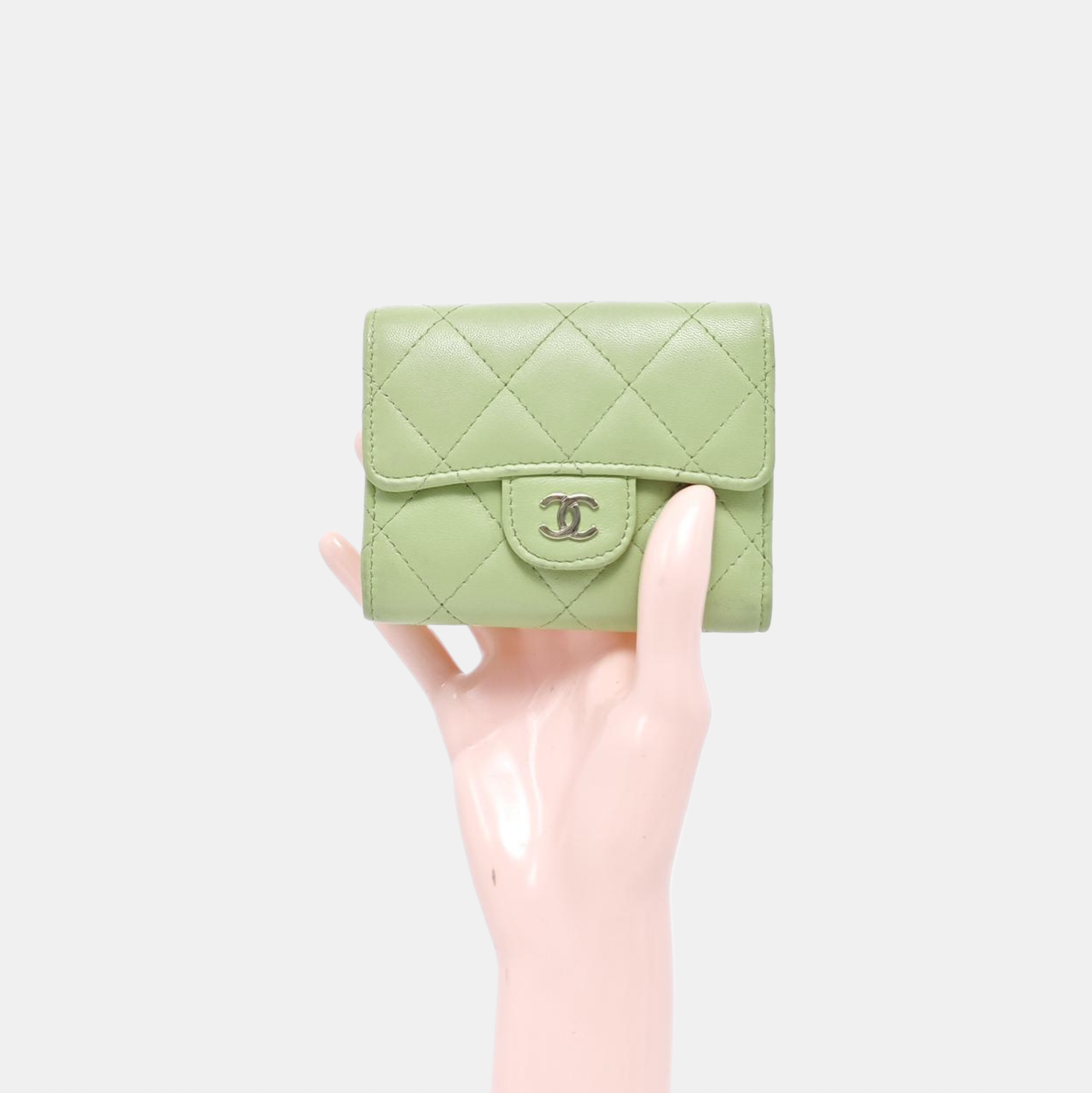 Cartera Clásica con Solapa de Piel de Cordero Acolchada Verde