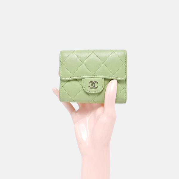 Cartera Clásica con Solapa de Piel de Cordero Acolchada Verde
