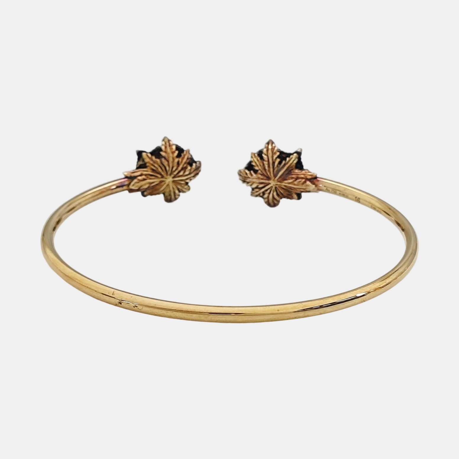 18k Gold Bangle