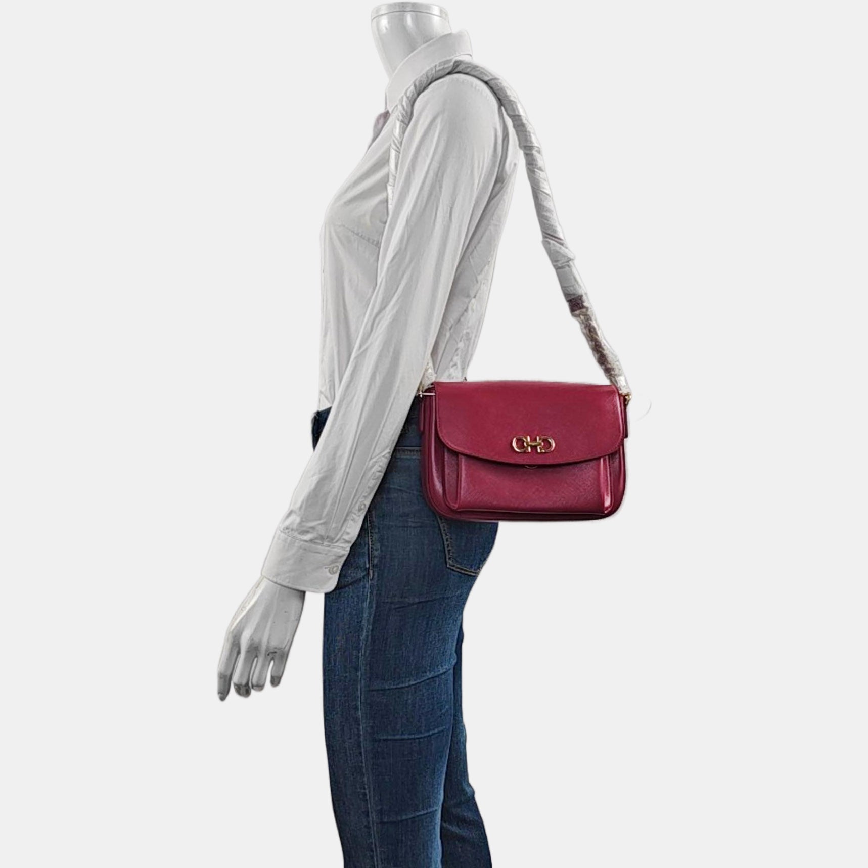 Authenticated pre-owned  Gancini Calfskin Burgundy - Shoulder Bag at Looply