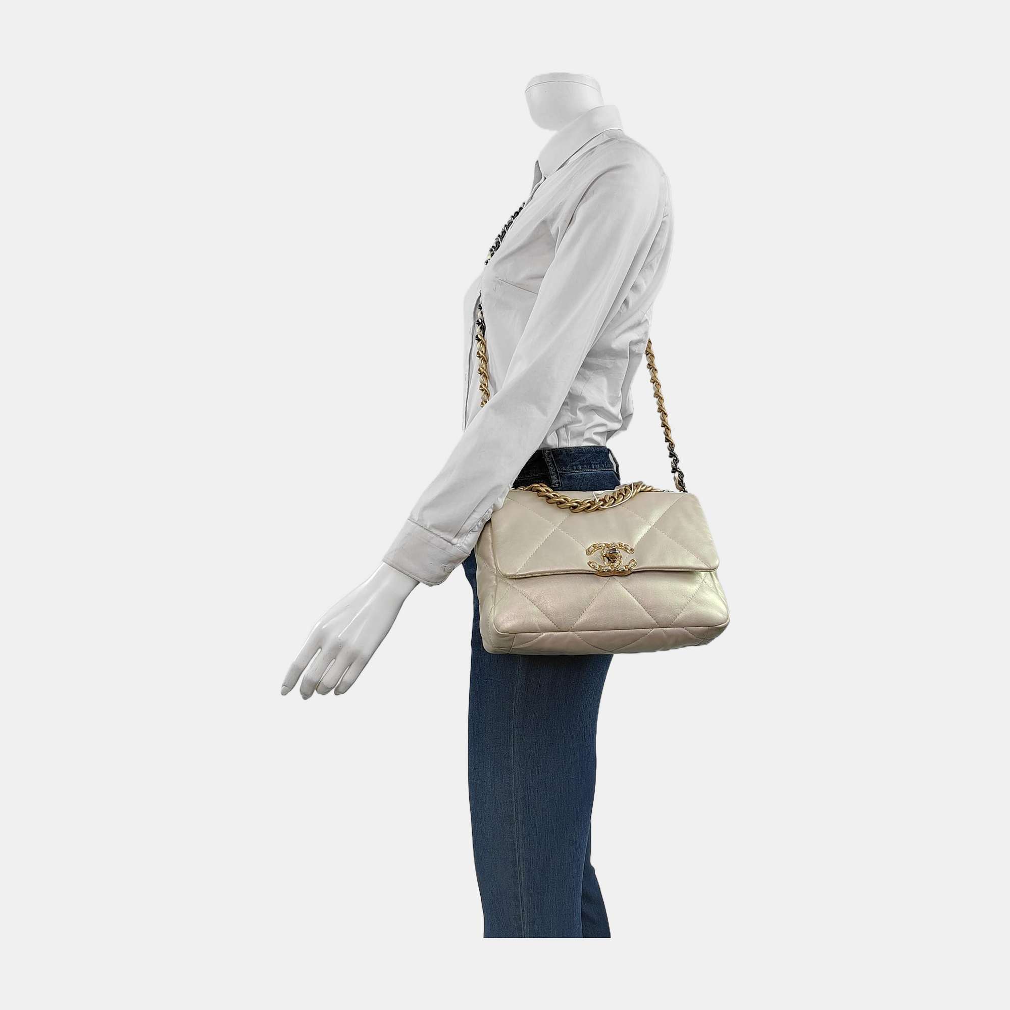 CHANEL 19 Pequeño Piel de Becerro Acolchada Metalizada