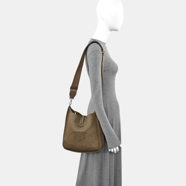 Evelyne 29 Clemence Gray