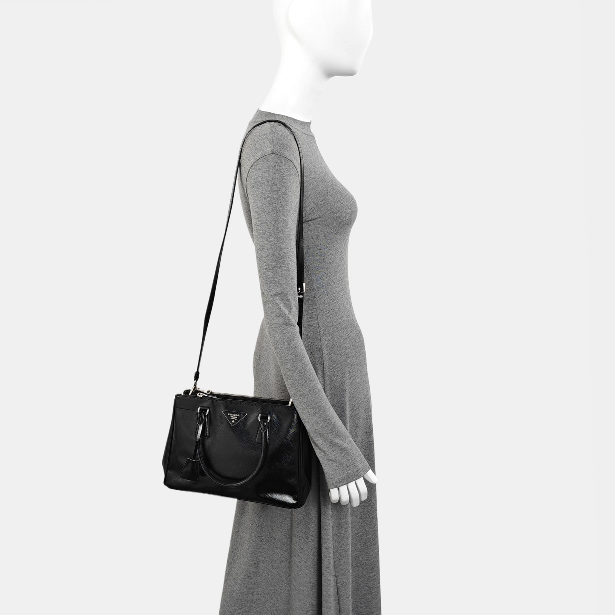Galleria Medium Saffiano Calfskin Black