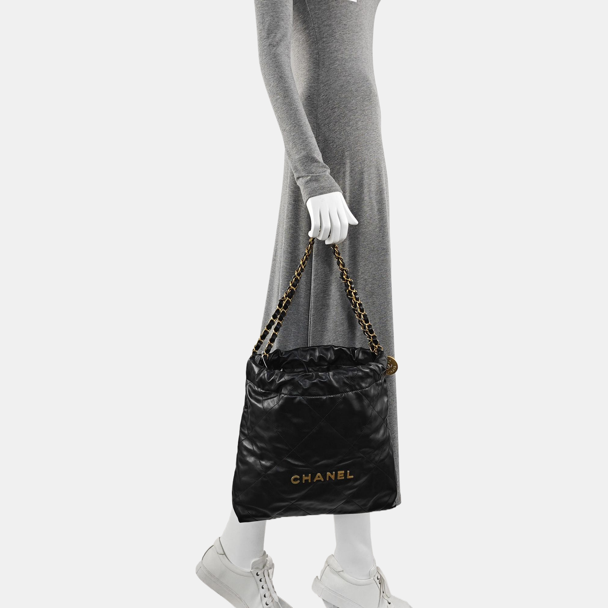 CHANEL 22 Small Quilted Calfskin Black