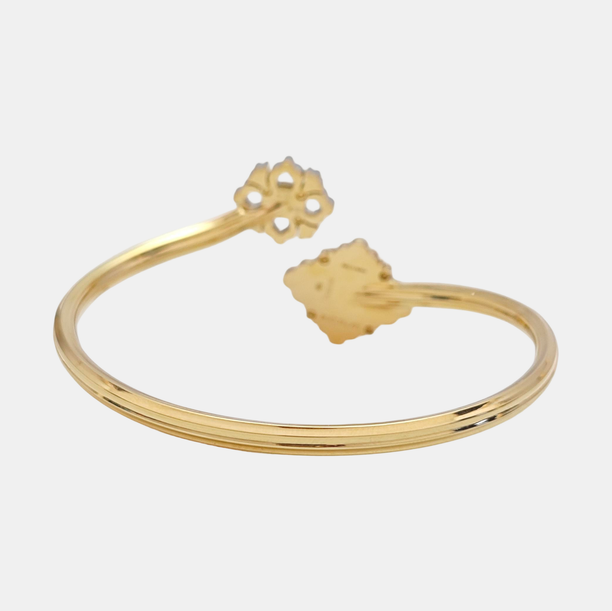 18k White Gold Bangle