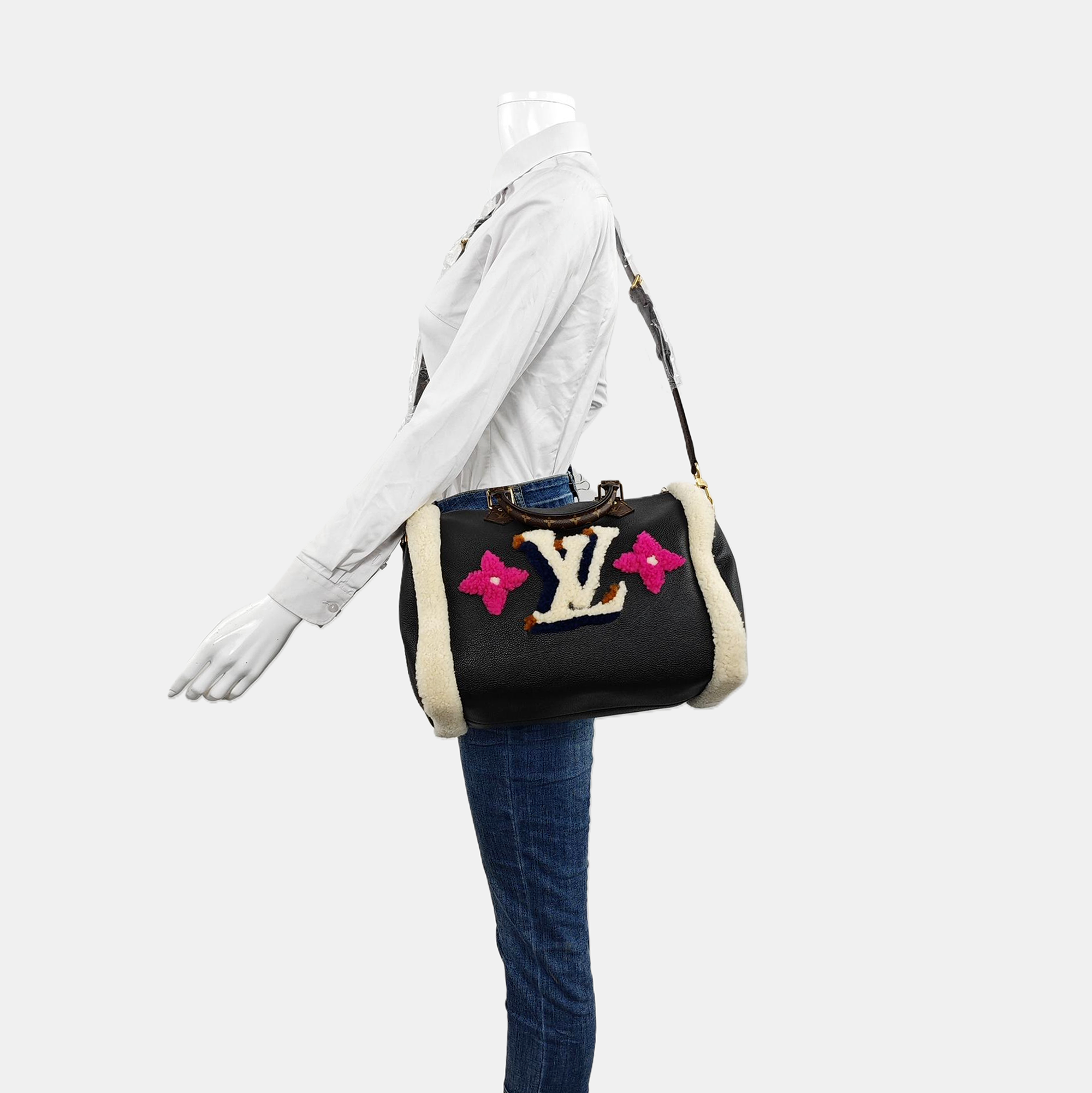 Authenticated pre-owned  SPEEDY 30 Monogram Calfskin Black - Shoulder Bag at Looply