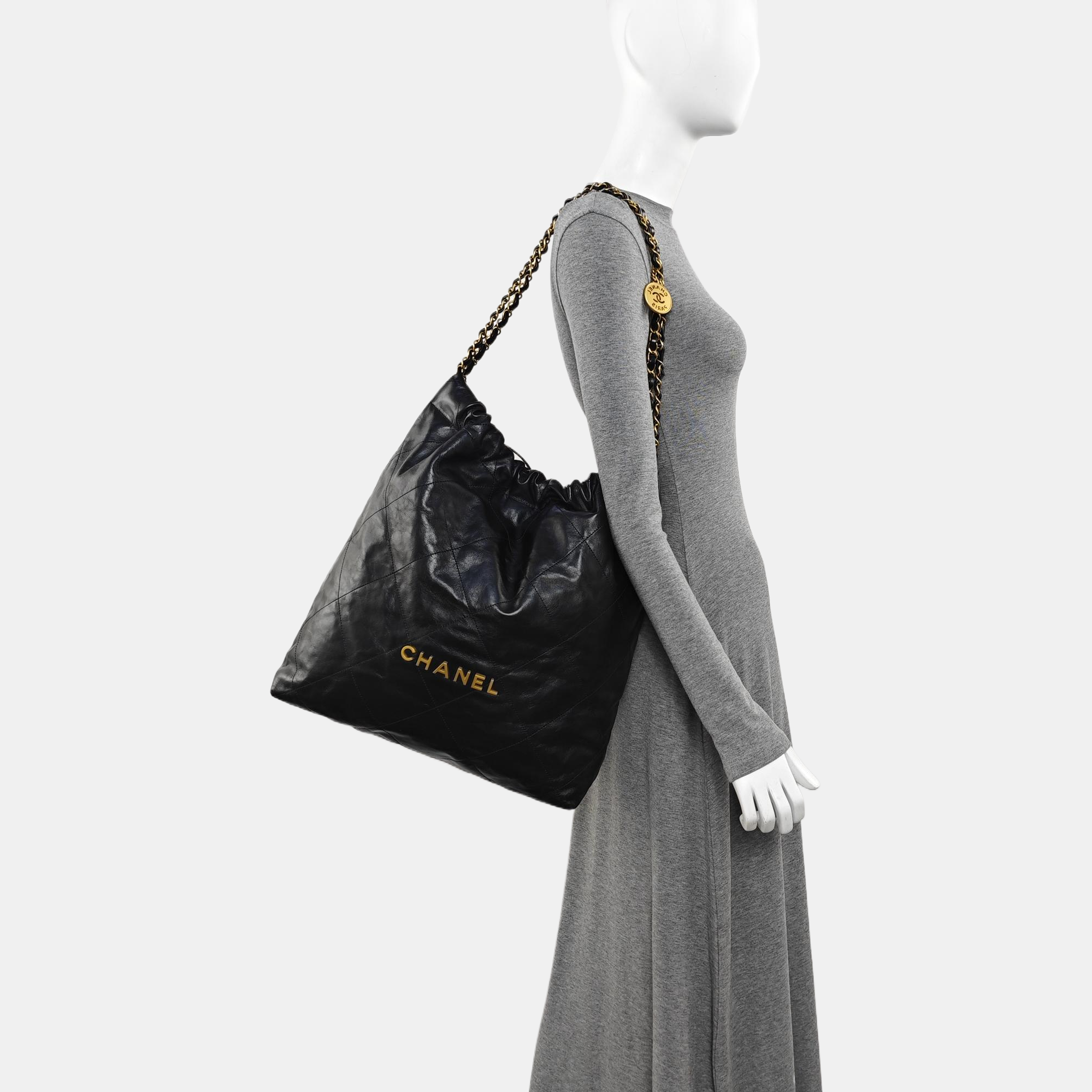CHANEL 22 Large Quilted Calfskin Black