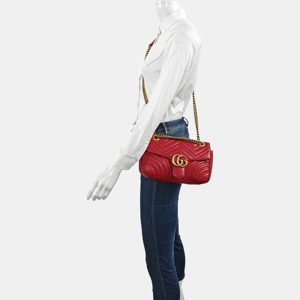 Authenticated pre-owned  GG Marmont Medium Quilted Calfskin Red - Shoulder Bag at Looply