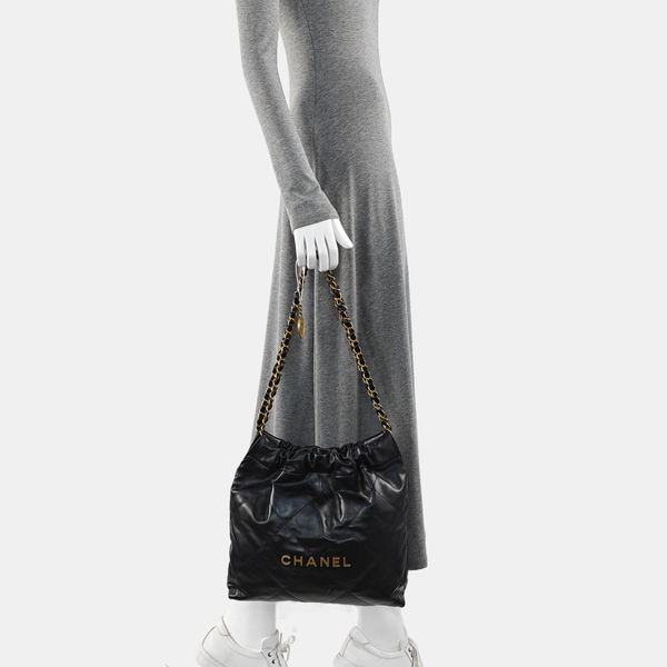 CHANEL 22 Small Quilted Calfskin Black