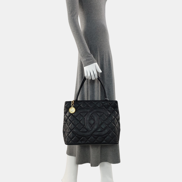 Authenticated pre-owned  MEDALLION Quilted Calfskin Black - Shoulder Bag at Looply