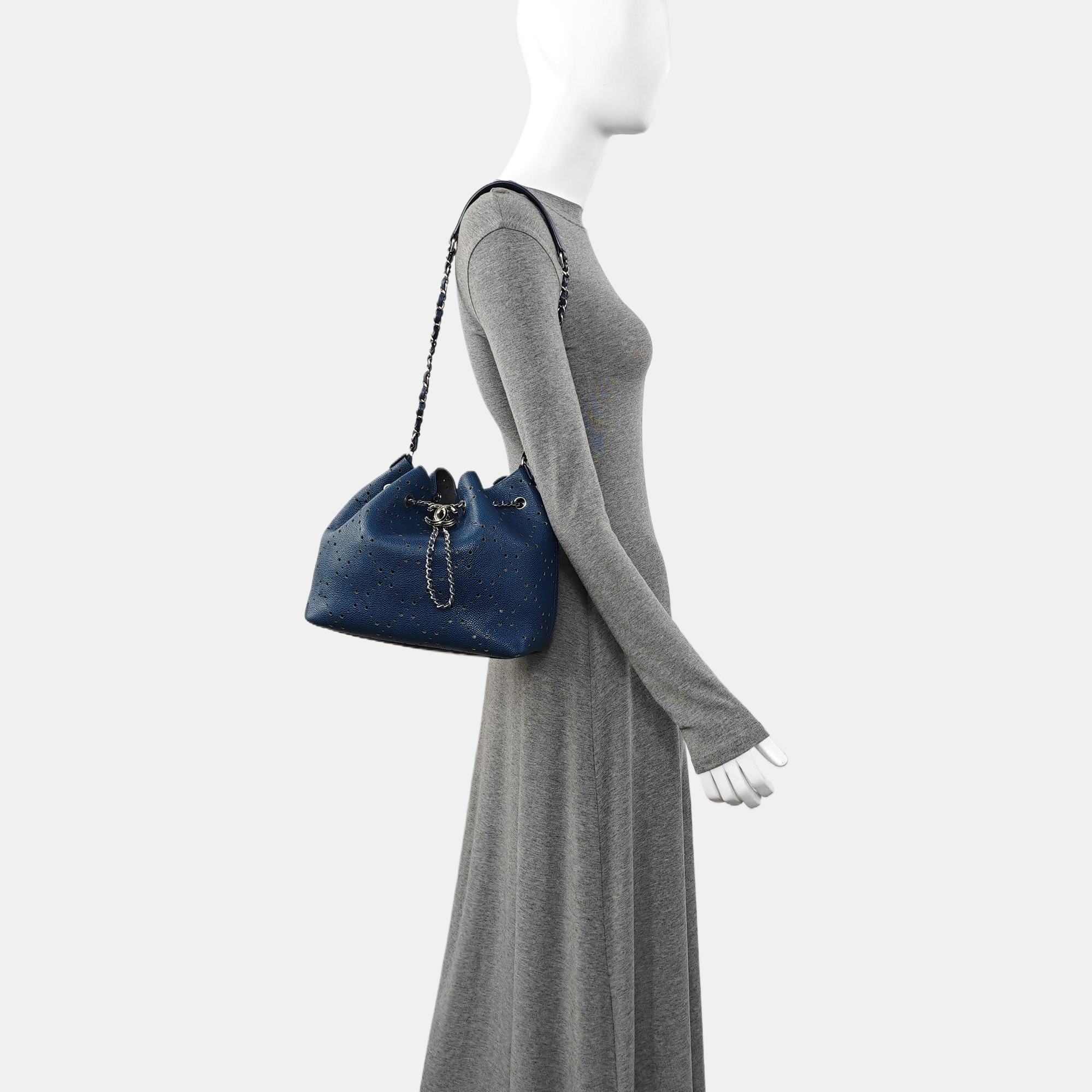 CC DRAWSTRING BUCKET Grained Calfskin Blue