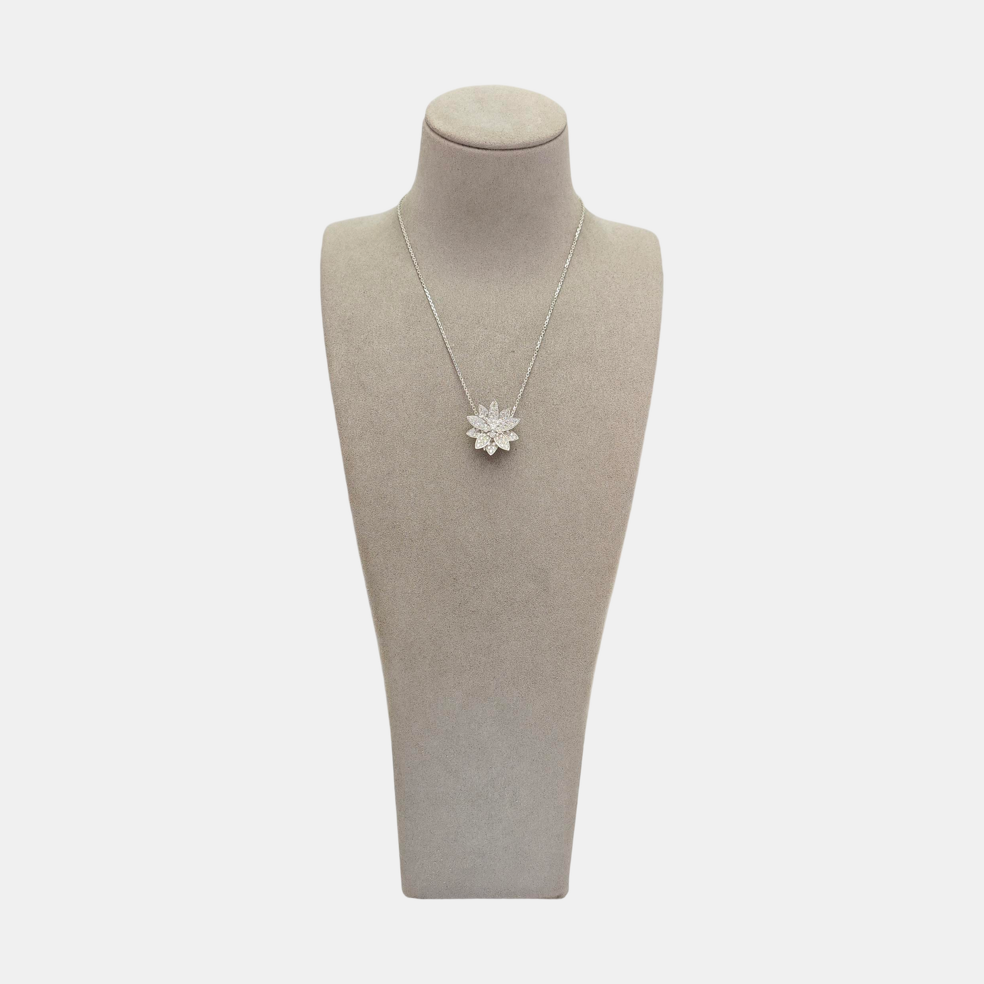 Lotus 18k White Gold Silver Necklace