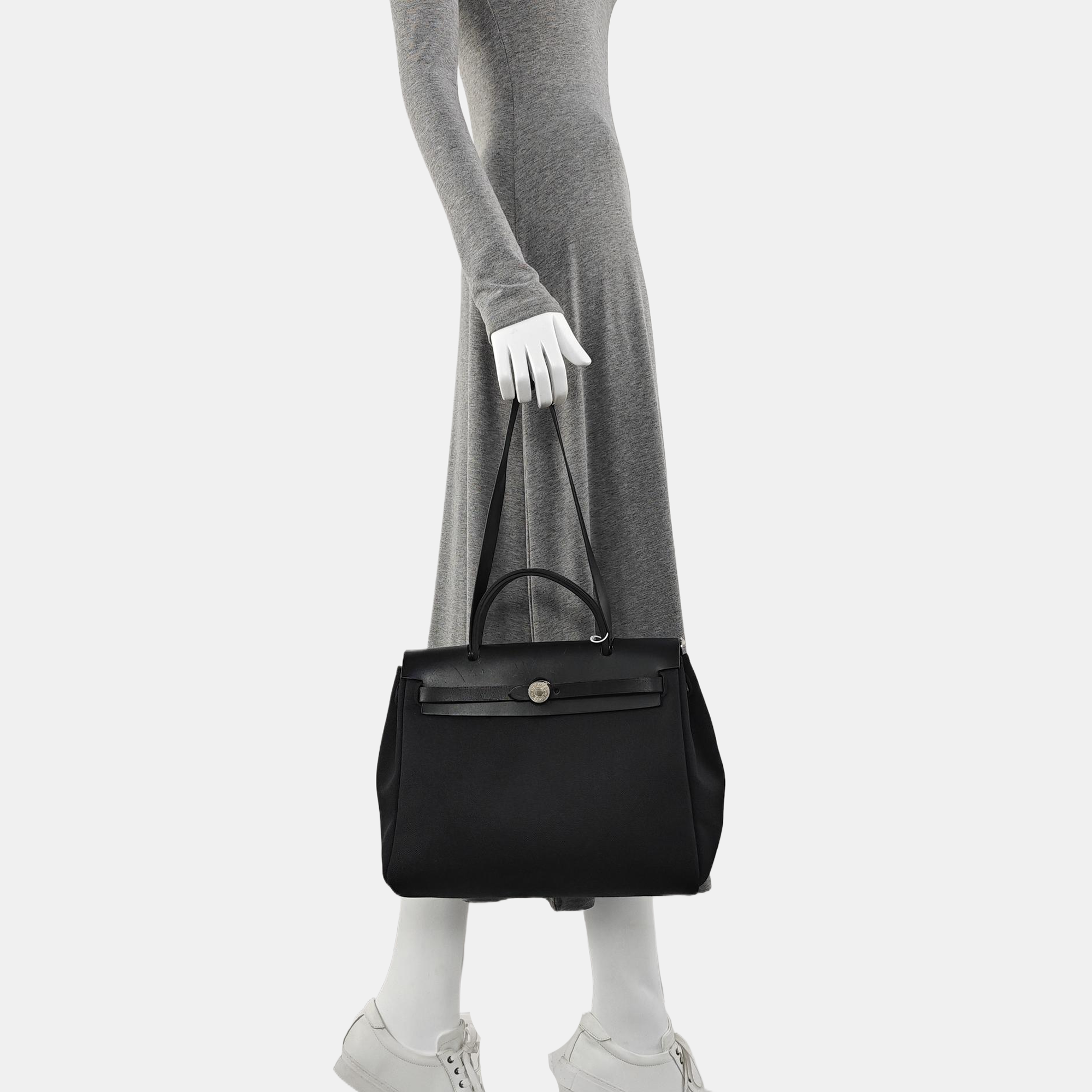 Authenticated pre-owned  Herbag 31 Canvas Black - Shoulder Bag at Looply