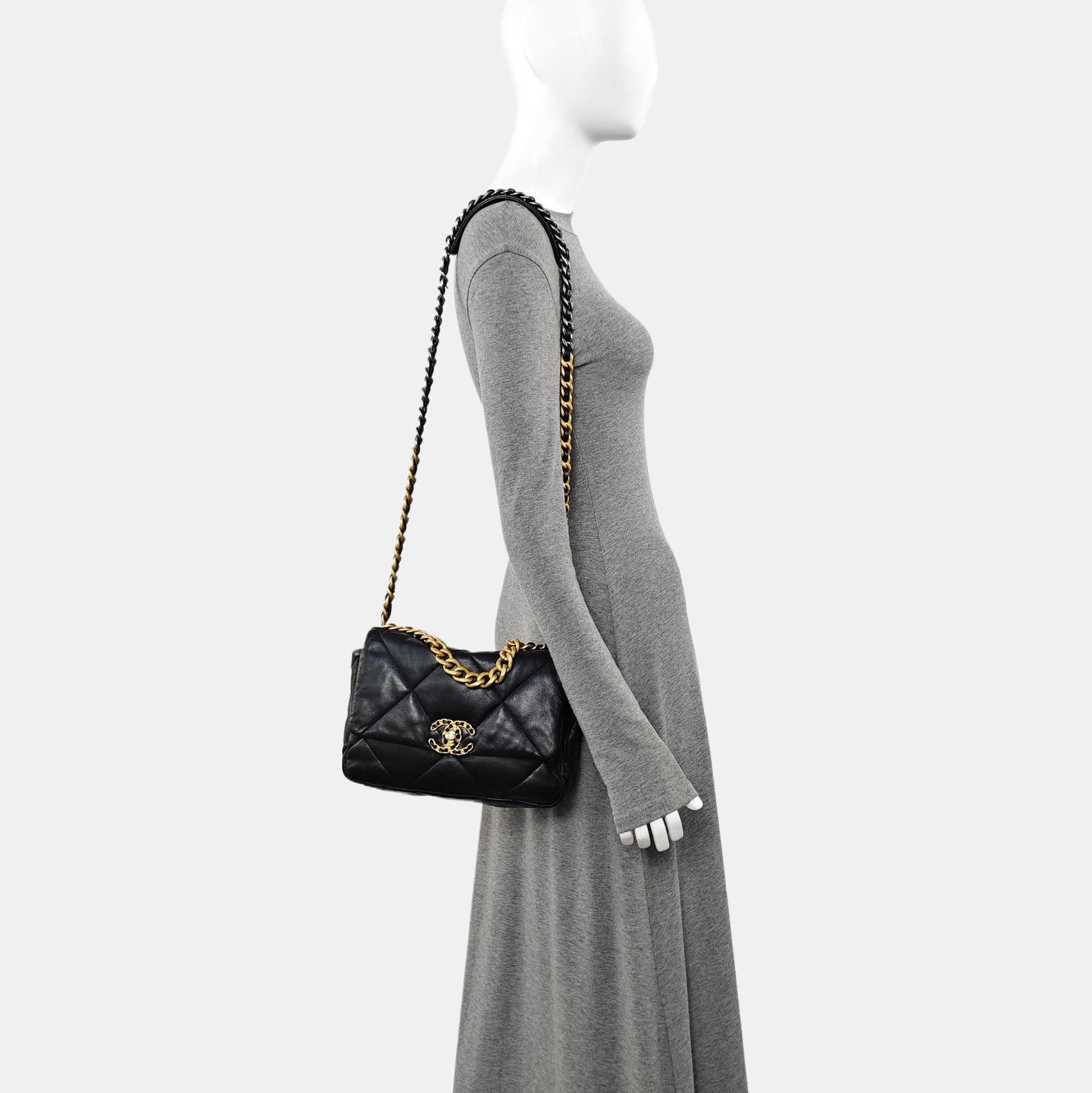 CHANEL 19 Medium Quilted Lambskin Black