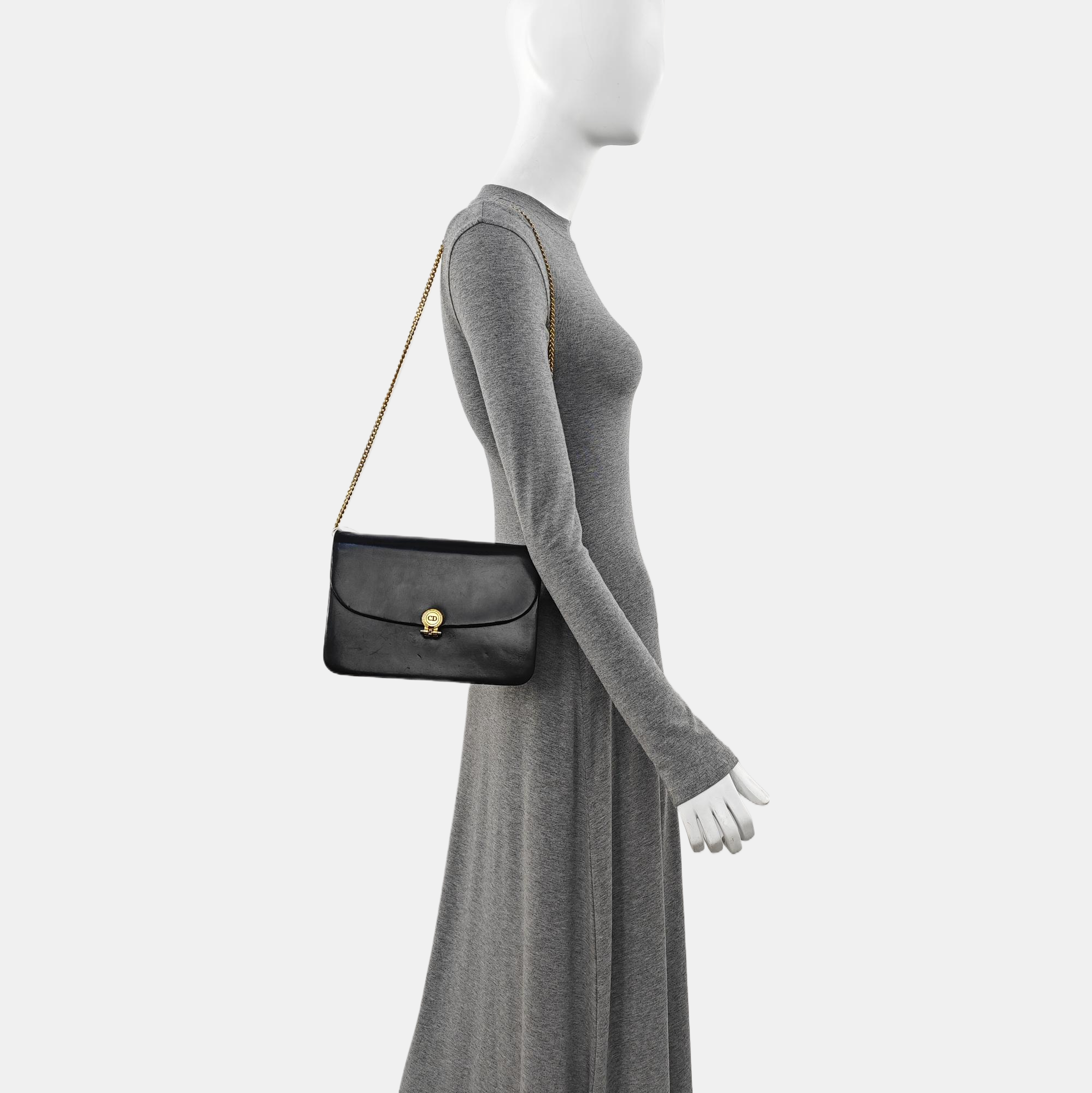 30 Montaigne Calfskin Black