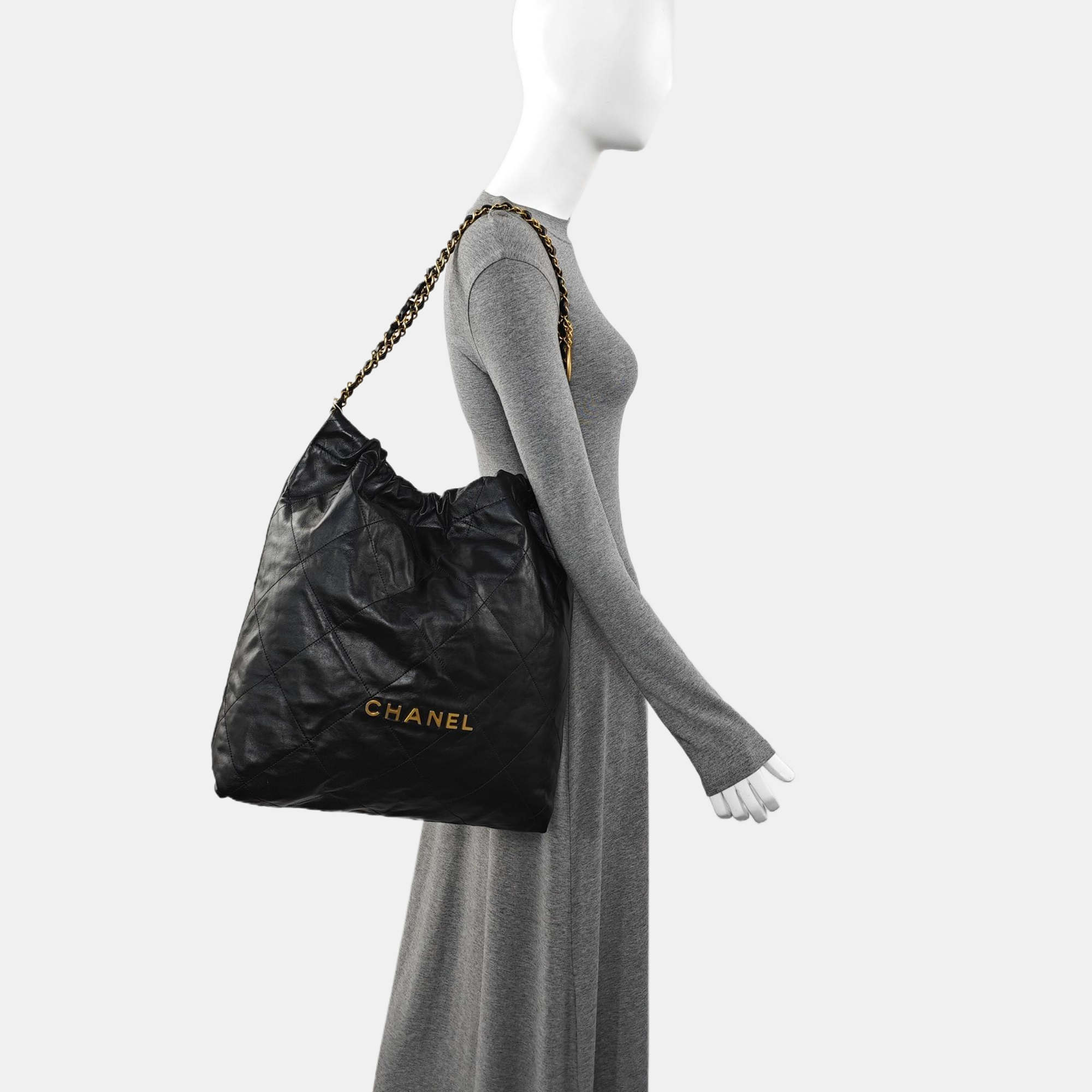 CHANEL 22 Medium Quilted Calfskin Black