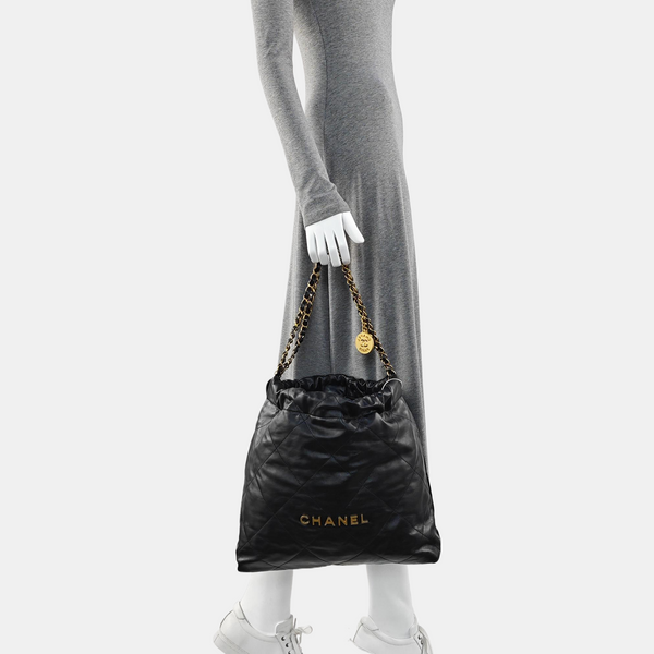 CHANEL 22 Medium Quilted Calfskin Black