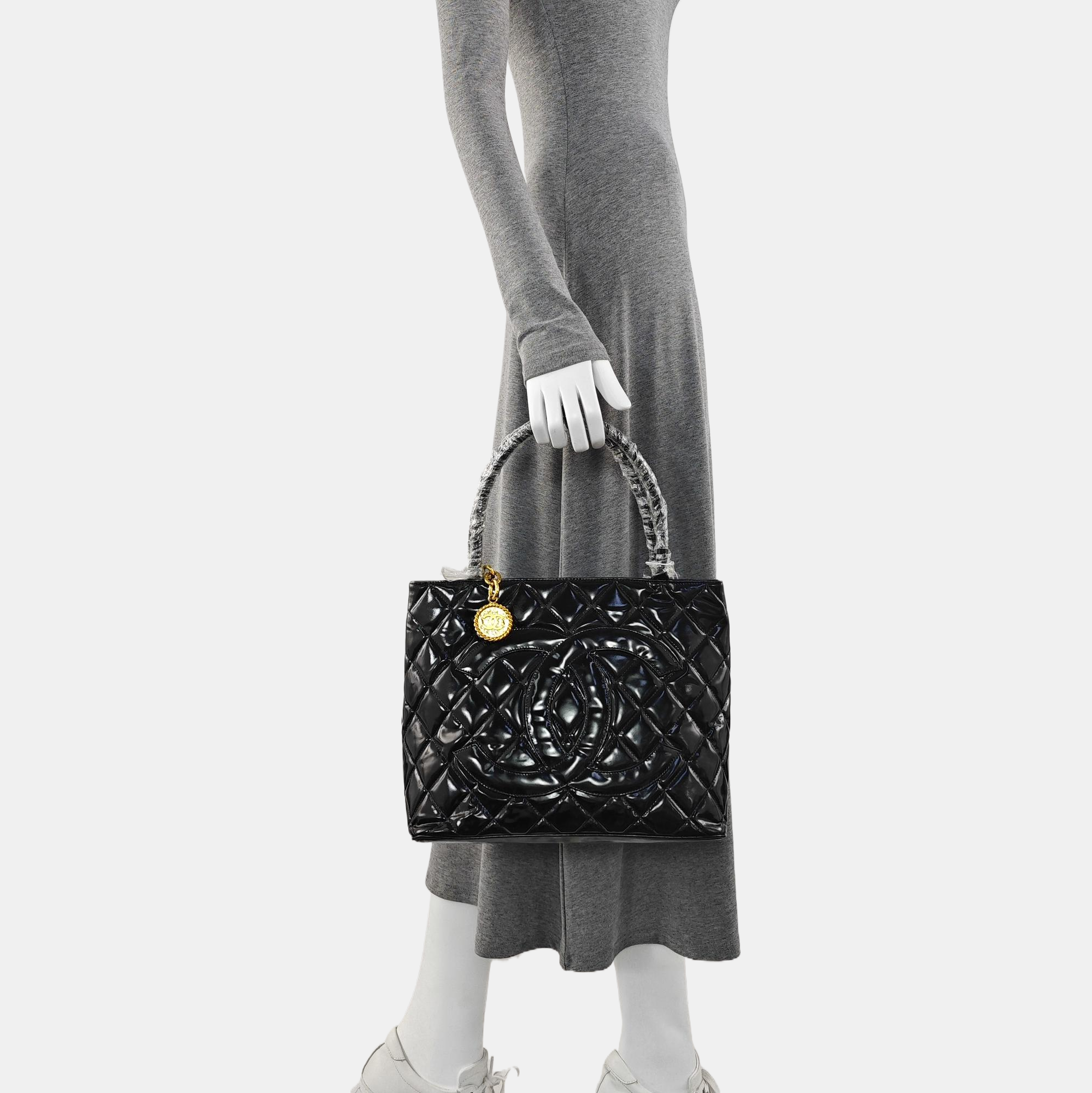 MEDALLION Quilted Patent Leather Black