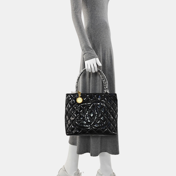 MEDALLION Quilted Patent Leather Black