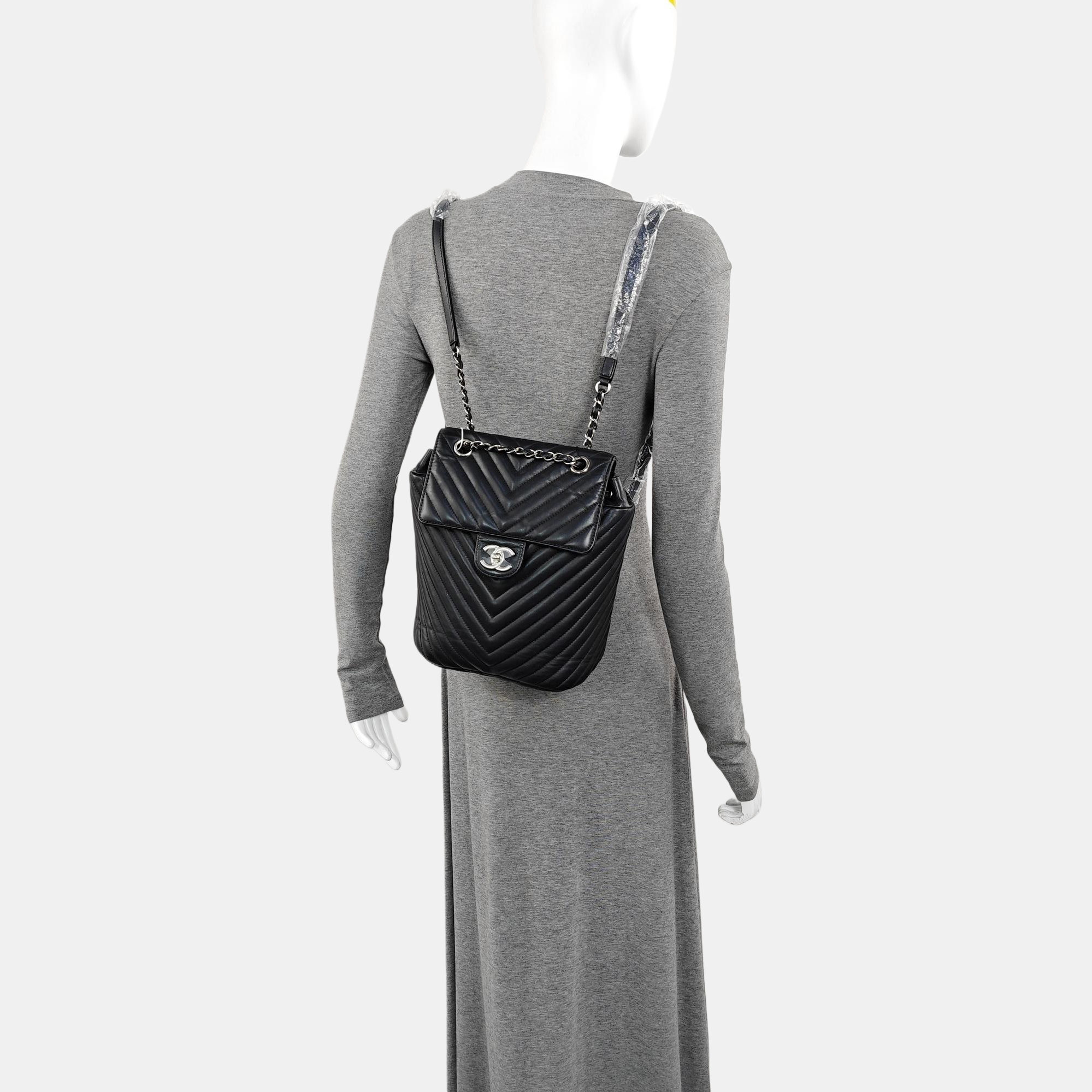 URBAN SPIRIT Small Chevron Calfskin Black