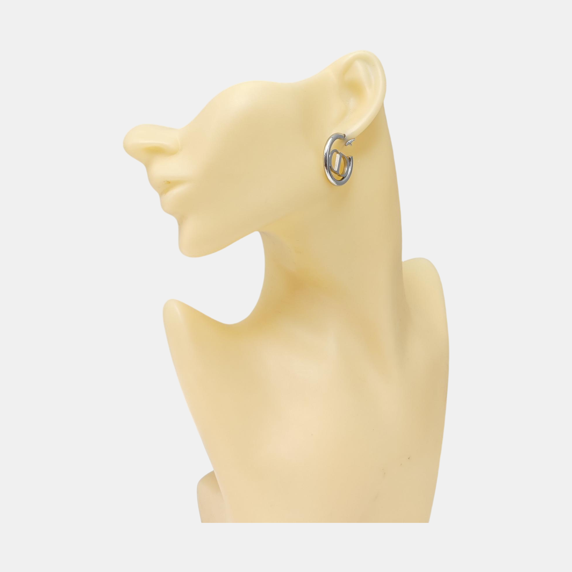 30 Montaigne Metal Silver Stud Earrings